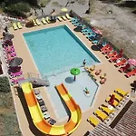 Spacieux Avec Terrasse Pour 6 Personnes - Api-1-52-482 キャンプ場