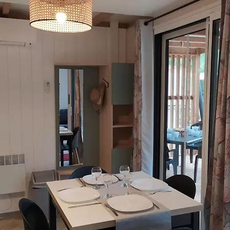 Spacieux Avec Terrasse Pour 6 Personnes - Api-1-52-482 * Saint-Maime