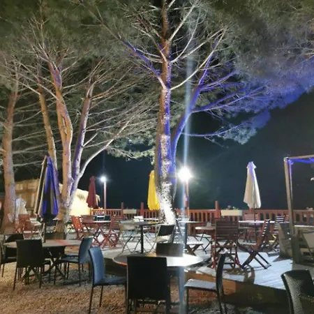 Spacieux Avec Terrasse Pour 6 Personnes - Api-1-52-482 キャンプ場