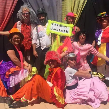 Spacieux Avec Terrasse Pour 6 Personnes - Api-1-52-482 * Saint-Maime