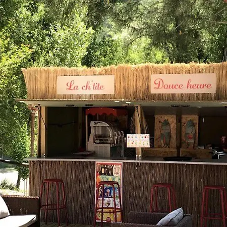 Campsite Spacieux Avec Terrasse Pour 6 Personnes - Api-1-52-482 *