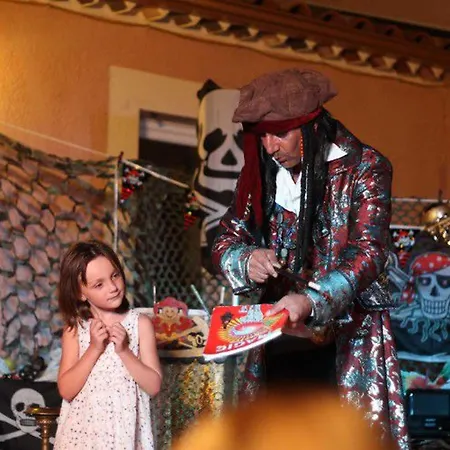 Campsite Spacieux Avec Terrasse Pour 6 Personnes - Api-1-52-482 Saint-Maime