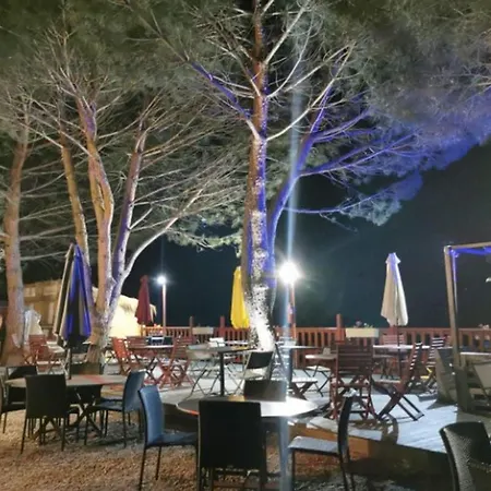 Campingplatz Spacieux Avec Terrasse Pour 6 Personnes - Api-1-52-482 *